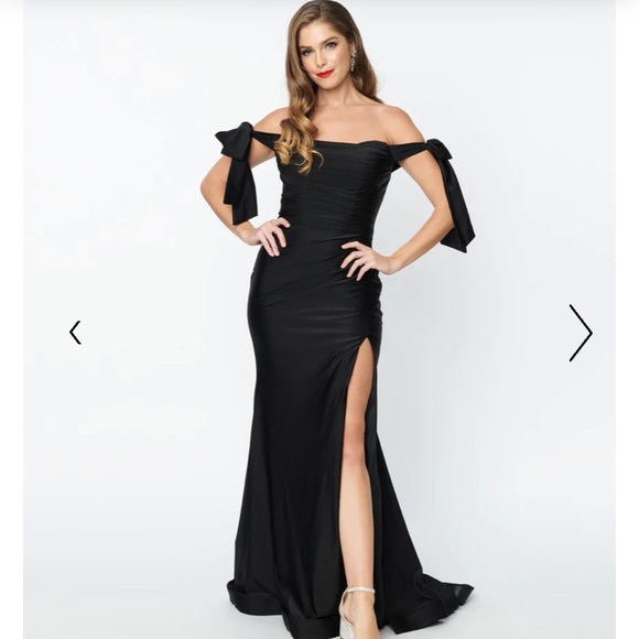 Off Shoulder Black Gown - Picture 3 of 4
